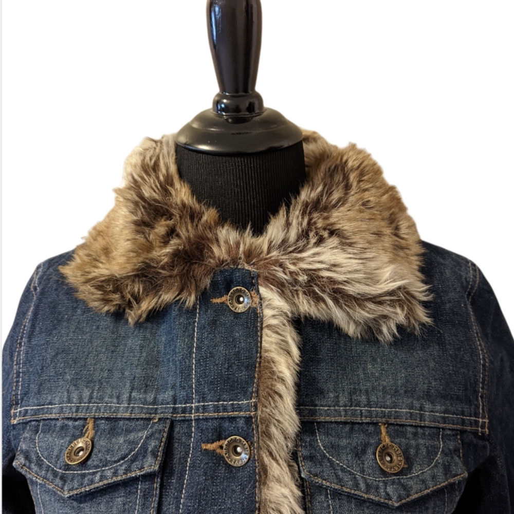 NEW Abercrombie and Fitch Faux Fur Blue Lined Denim Jean Jacket Size M - Picture 2 of 5